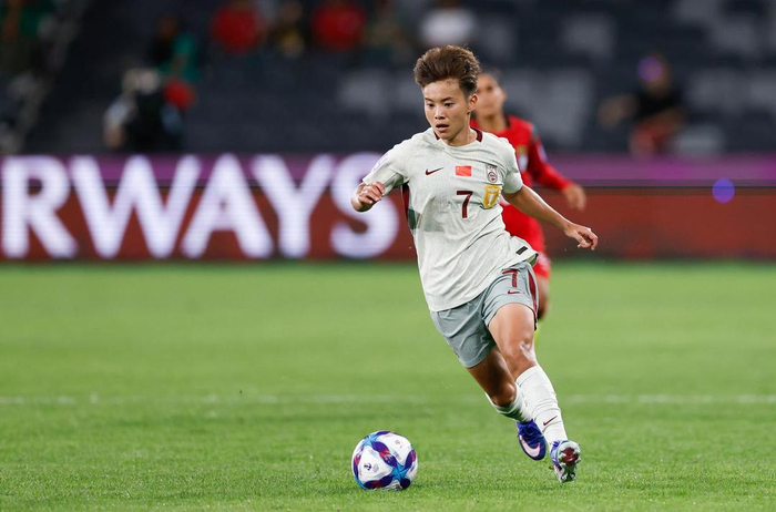 半岛体育APP-进球后为啥掩面？王霜：快被自己“蠢哭了”|中国队|女足亚洲杯|中国女足|张睿|女足_新浪新闻